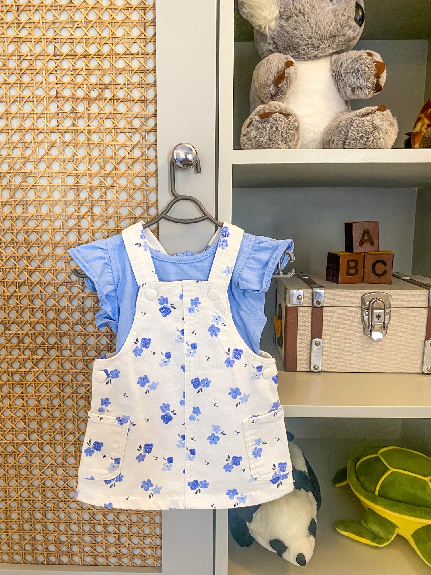 Blue T-shirt & Dunagree Set